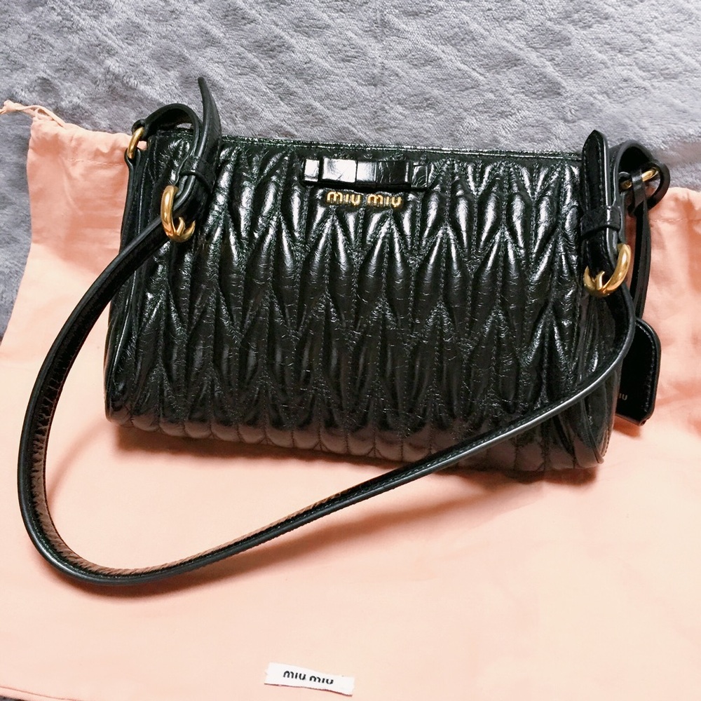 Miu Miu Vitello Shine Trapu Shoulder Bag (RR1937）